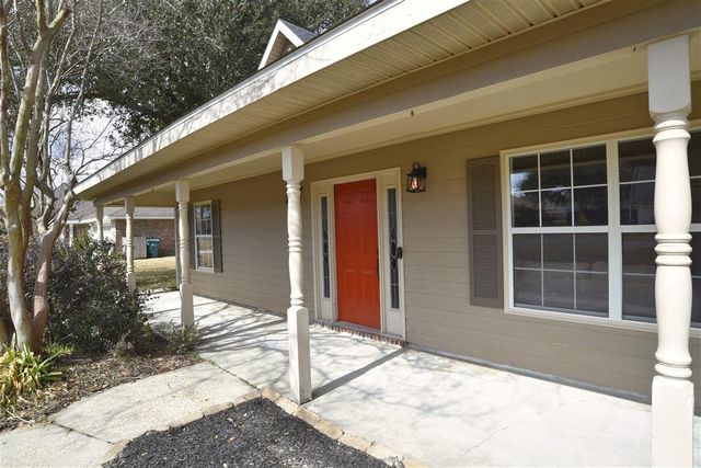 1906 Deepwoods Drive, Lake Charles, LA 70605