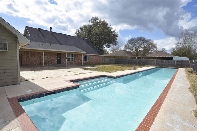 1906 Deepwoods Drive, Lake Charles, LA 70605