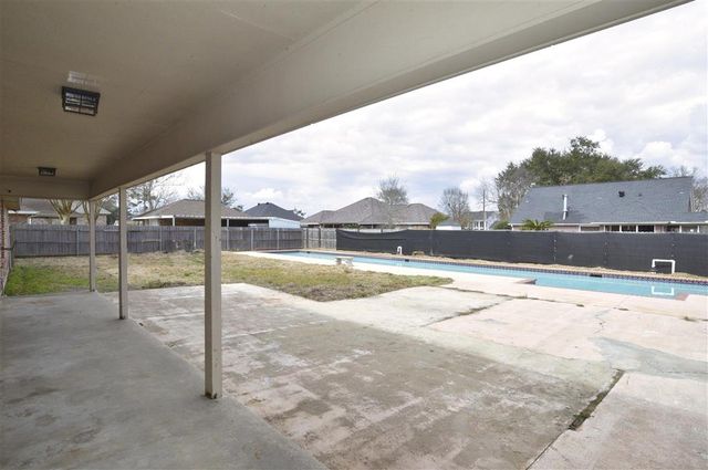 1906 Deepwoods Drive, Lake Charles, LA 70605