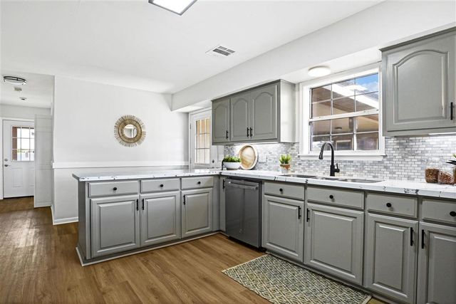 1906 Deepwoods Drive, Lake Charles, LA 70605