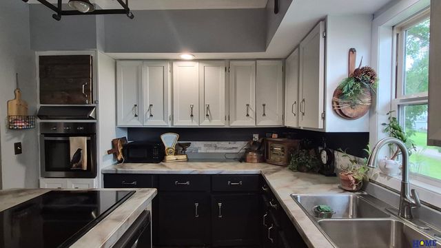 4201 W Holdrege Street, Lincoln, NE 68528