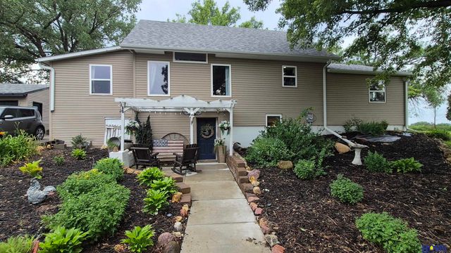 4201 W Holdrege Street, Lincoln, NE 68528