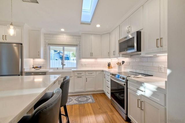 1221 4th St, Coronado, CA 92118