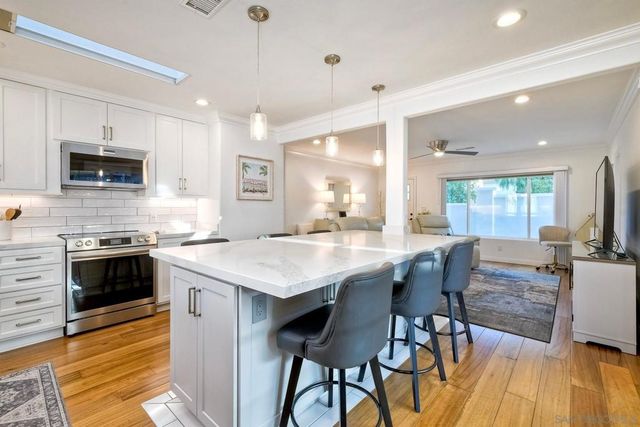 1221 4th St, Coronado, CA 92118