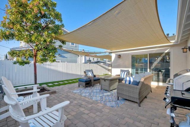 1221 4th St, Coronado, CA 92118