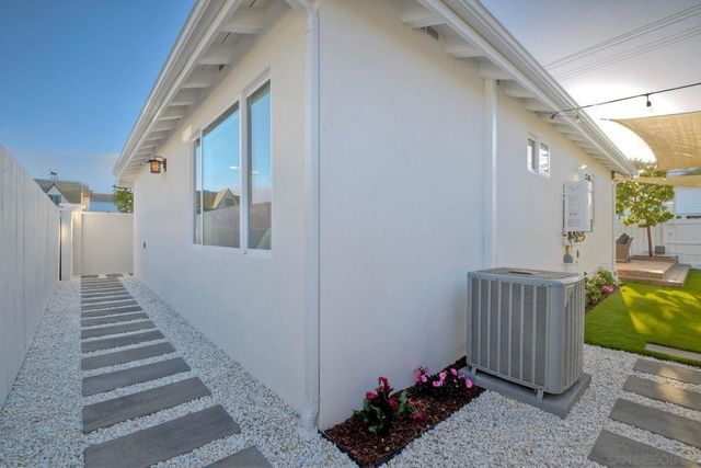 1221 4th St, Coronado, CA 92118