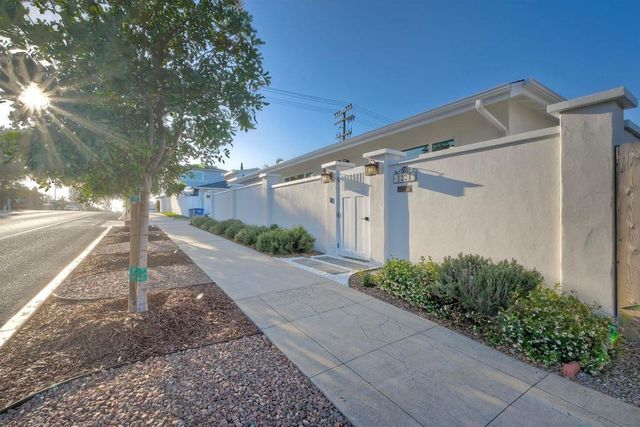 1221 4th St, Coronado, CA 92118