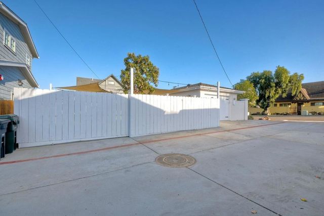 1221 4th St, Coronado, CA 92118