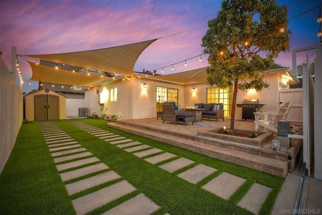 1221 4th St, Coronado, CA 92118