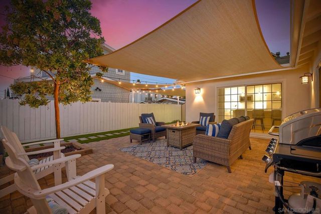 1221 4th St, Coronado, CA 92118