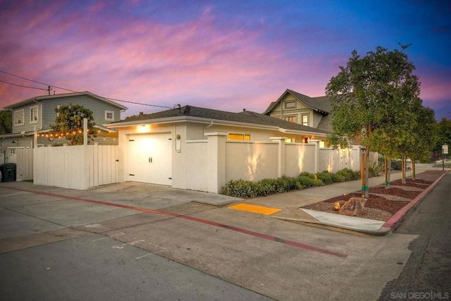 1221 4th St, Coronado, CA 92118