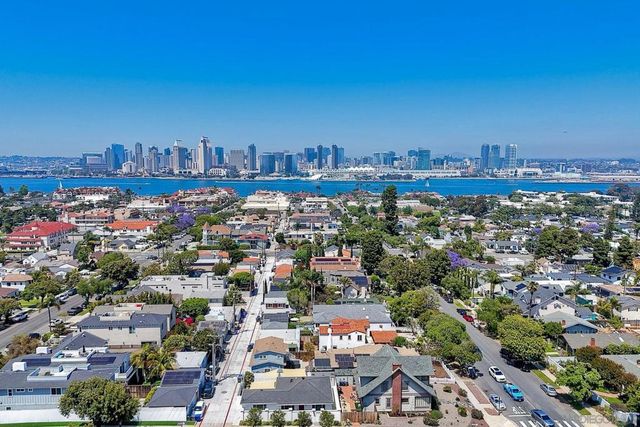 1221 4th St, Coronado, CA 92118