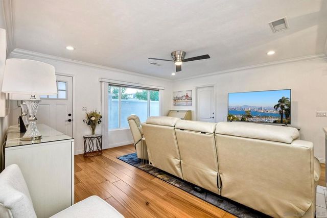 1221 4th St, Coronado, CA 92118