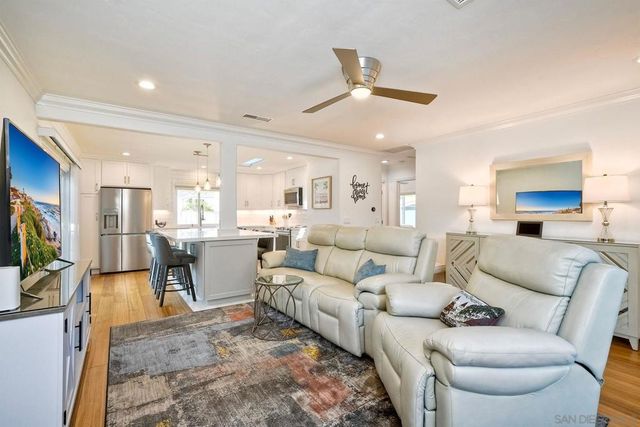 1221 4th St, Coronado, CA 92118