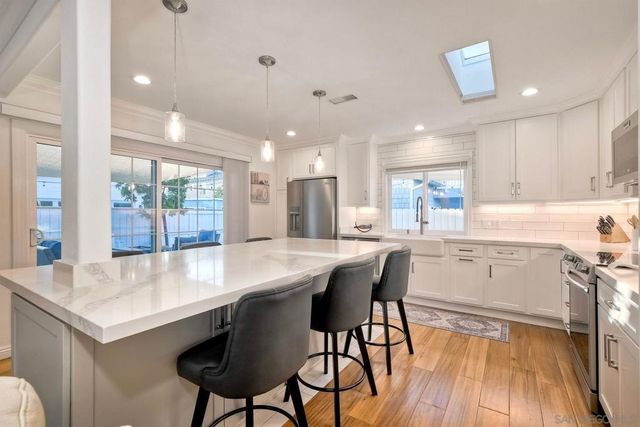 1221 4th St, Coronado, CA 92118