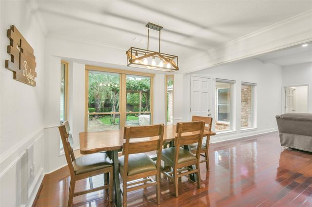 2810 Woodland Ridge Drive, Kingwood, TX 77345