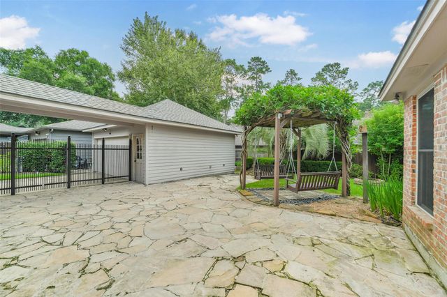 2810 Woodland Ridge Drive, Kingwood, TX 77345