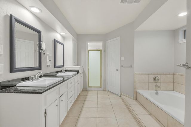 2810 Woodland Ridge Drive, Kingwood, TX 77345