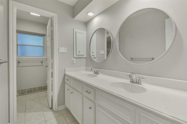 2810 Woodland Ridge Drive, Kingwood, TX 77345