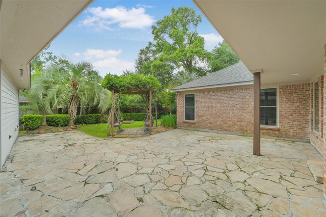 2810 Woodland Ridge Drive, Kingwood, TX 77345