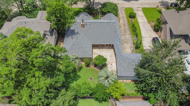 2810 Woodland Ridge Drive, Kingwood, TX 77345