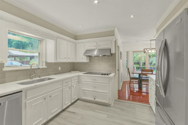 2810 Woodland Ridge Drive, Kingwood, TX 77345