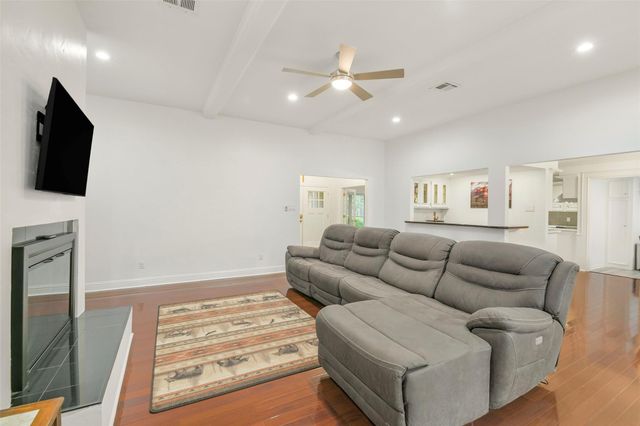 2810 Woodland Ridge Drive, Kingwood, TX 77345