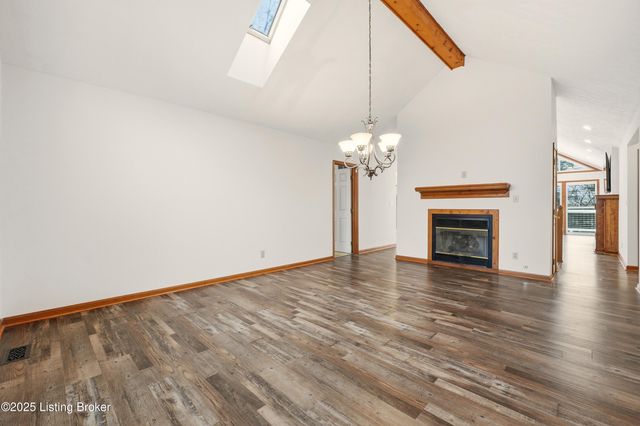 5500 Highpoint Dr, Crestwood, KY 40014