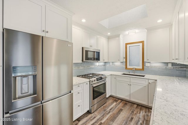 5500 Highpoint Dr, Crestwood, KY 40014