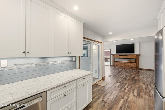 5500 Highpoint Dr, Crestwood, KY 40014