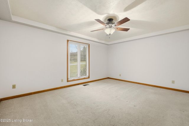 5500 Highpoint Dr, Crestwood, KY 40014