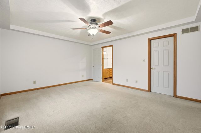 5500 Highpoint Dr, Crestwood, KY 40014