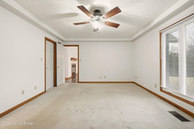 5500 Highpoint Dr, Crestwood, KY 40014