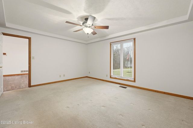 5500 Highpoint Dr, Crestwood, KY 40014