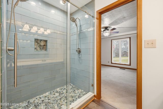 5500 Highpoint Dr, Crestwood, KY 40014