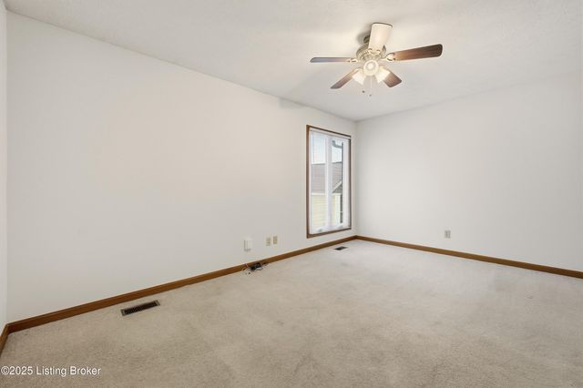 5500 Highpoint Dr, Crestwood, KY 40014