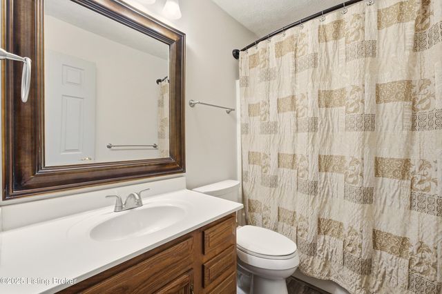 5500 Highpoint Dr, Crestwood, KY 40014