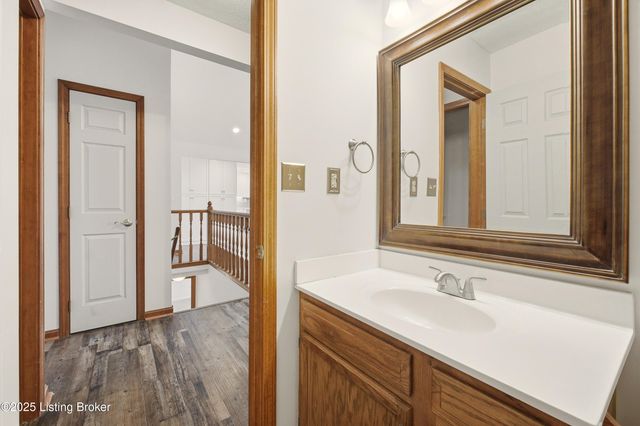 5500 Highpoint Dr, Crestwood, KY 40014