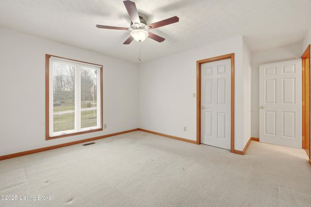 5500 Highpoint Dr, Crestwood, KY 40014