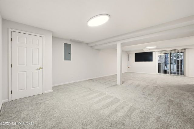 5500 Highpoint Dr, Crestwood, KY 40014