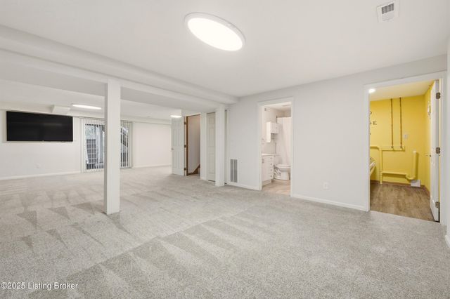 5500 Highpoint Dr, Crestwood, KY 40014