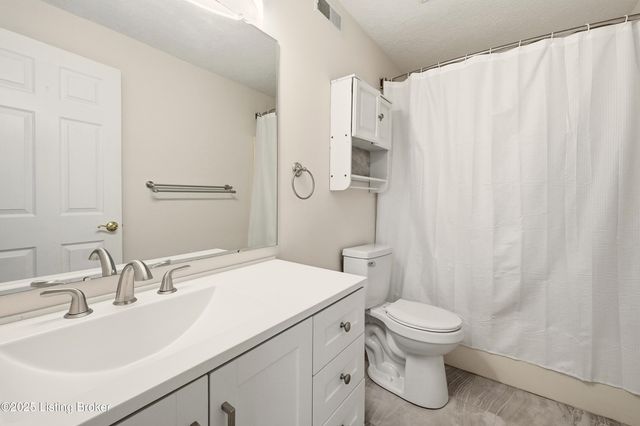 5500 Highpoint Dr, Crestwood, KY 40014