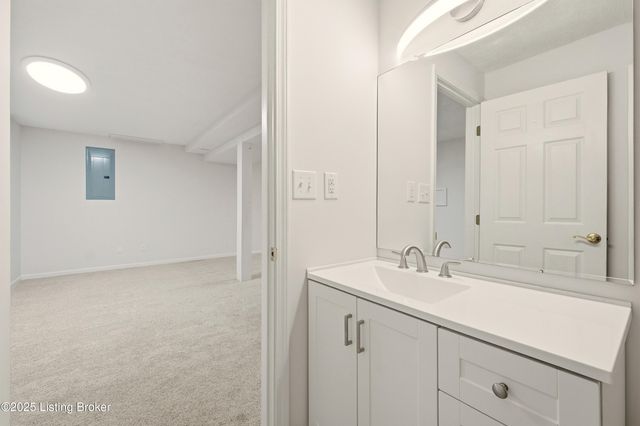 5500 Highpoint Dr, Crestwood, KY 40014