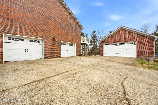 5500 Highpoint Dr, Crestwood, KY 40014