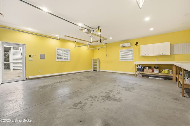 5500 Highpoint Dr, Crestwood, KY 40014