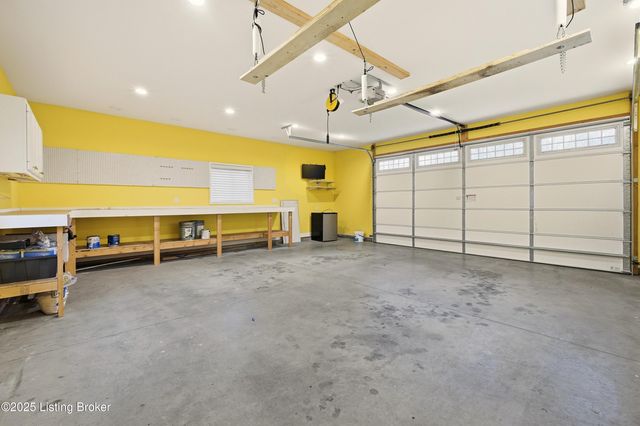 5500 Highpoint Dr, Crestwood, KY 40014