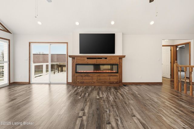 5500 Highpoint Dr, Crestwood, KY 40014