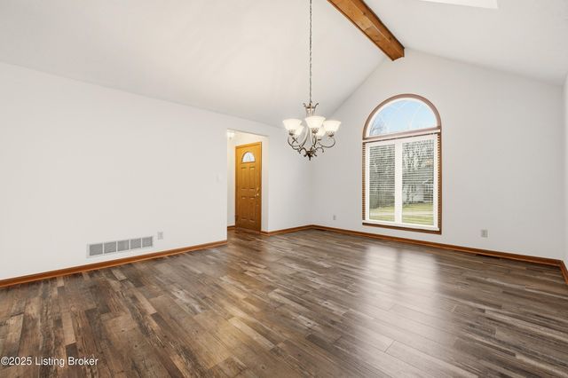 5500 Highpoint Dr, Crestwood, KY 40014