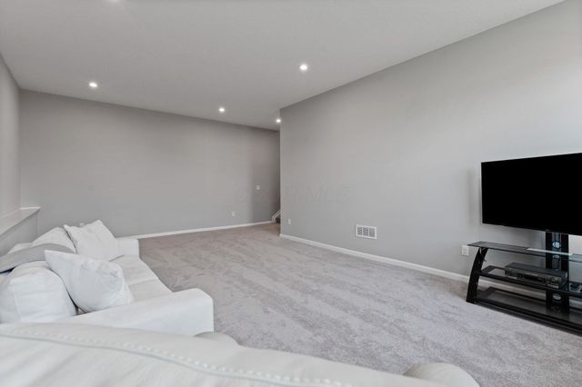 6033 Honey Farm Way, Grove City, OH 43123