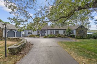 65 Neptune Drive, Groton, CT 06340